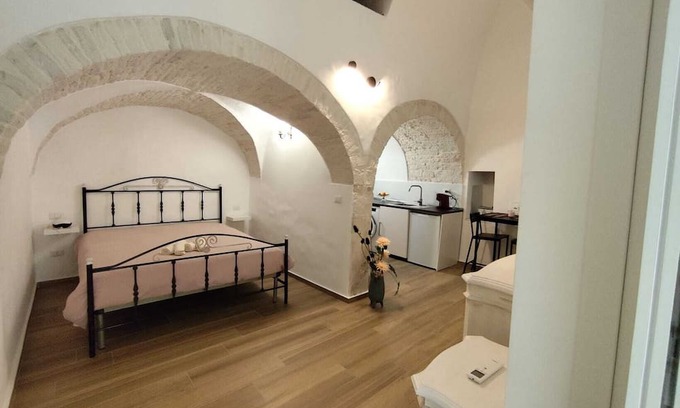 Terlizzi Bed & Breakfast | Large room with bathroom