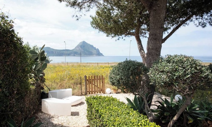 Macari House | Casa Ponente with Sea View on the Gulf of Macari