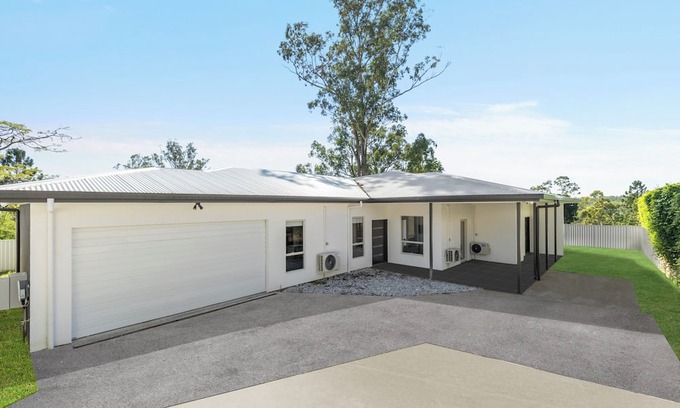 Goodna House | 5 Guest 3 Bed,3 Bath Free Parking, wifi, patio