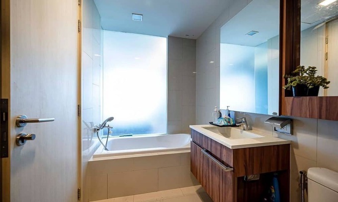 Asoke Condo | 2-bedroom condo in phenomenal Krung Thep Maha Nakhon with AC, fitness room
