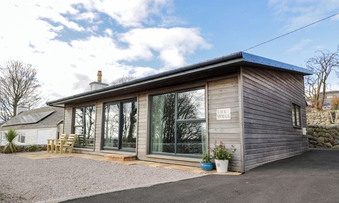 Sandyhills Cottage | THE WELL, pet friendly, with a garden in Southerness