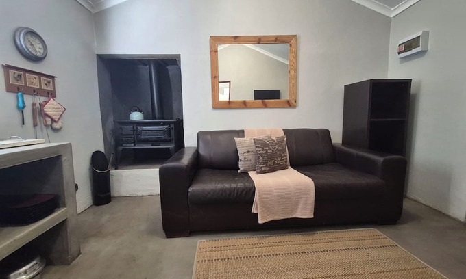 Karoo Hoogland Ski Chalet | Charming chalet in marvelous Fraserburg with WiFi, AC