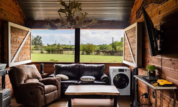 Stonewall Cabin | Hill Country Getaway - Cozy Stonewall Retreat Near Wineries & Fredericksburg
