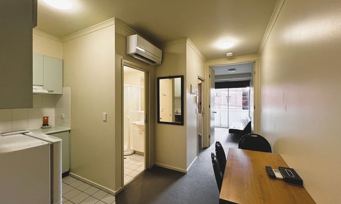Carlton South Apartment | Family-Friendly 2BR Apartment for 5 | Melbourne CBD | Free Wi-Fi