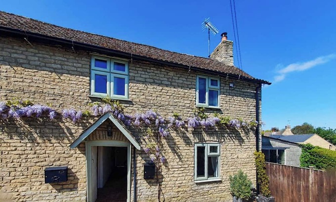 Easton on the Hill Cottage | 3 bedroom accommodation in Easton On The Hill, near Stamford