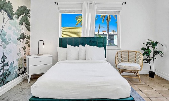 North Beach Apartment | Coast Studio | Free Parking | Pool | Near Beach