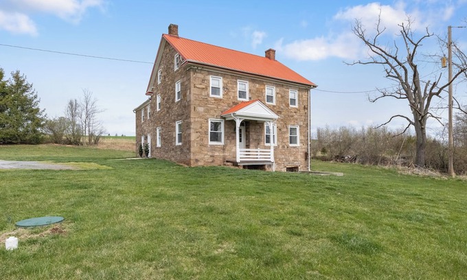 York Other | DOVER HILTON FARMHOUSE