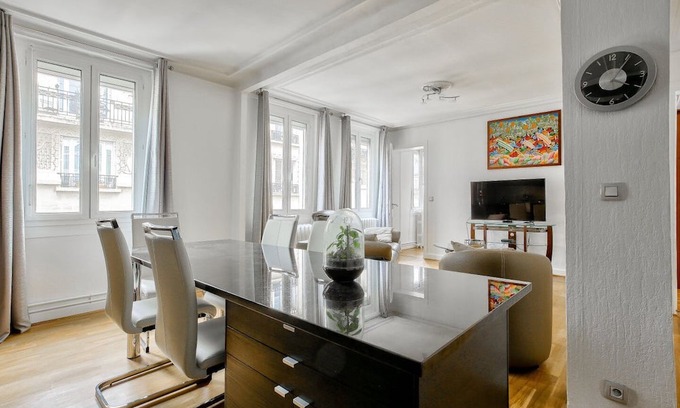 Ternes Apartment | Charming apartment near the Arc de Triomphe