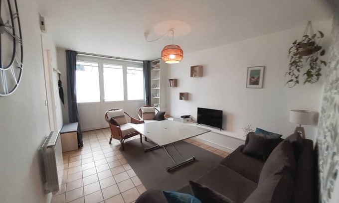 Pont-l'Abbe Apartment | Ground floor apartment