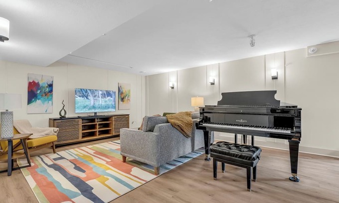Overland Park Apartment | Piano Suite