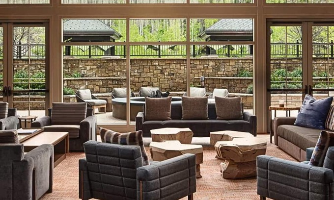 Vail Condo | Thanksgiving in Vail 🍂| Ritz-Carlton Luxury Retreat | Steps to Slopes + Hot Tub