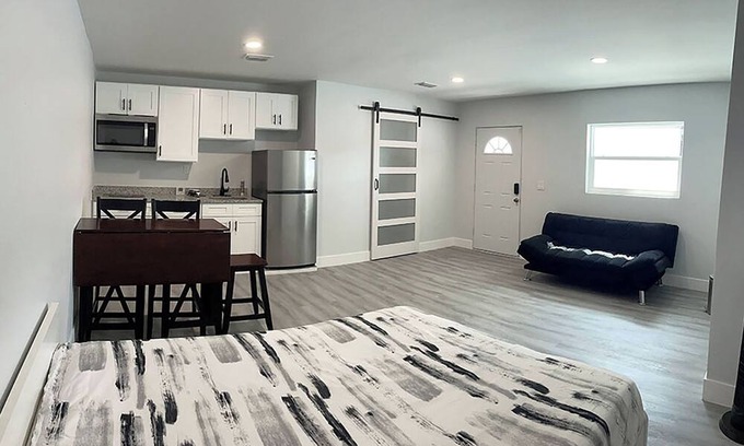 Bearss Plaza Apartment | Cozy studio in Tampa, private, close to Tampa Airport, Stadium and stores.