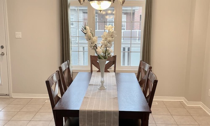 Pickering House | Spacious 3-Bedroom + Den Townhouse with Parking.