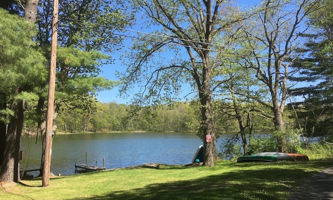 Ancramdale Cottage | Summer Rental -3-bedroom cottage in Ancramdale. Private swimming lake with beach