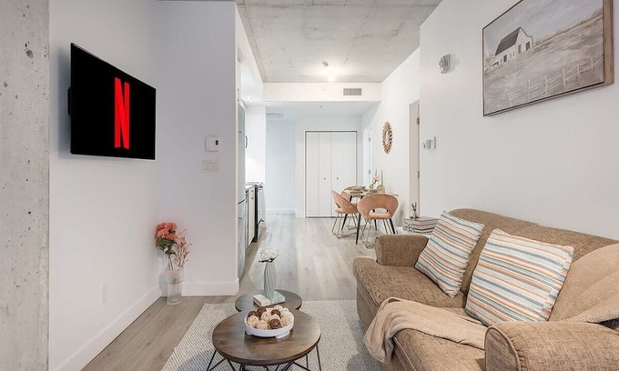 Old Montreal Condo | Square Victoria - 100 Walkscore
