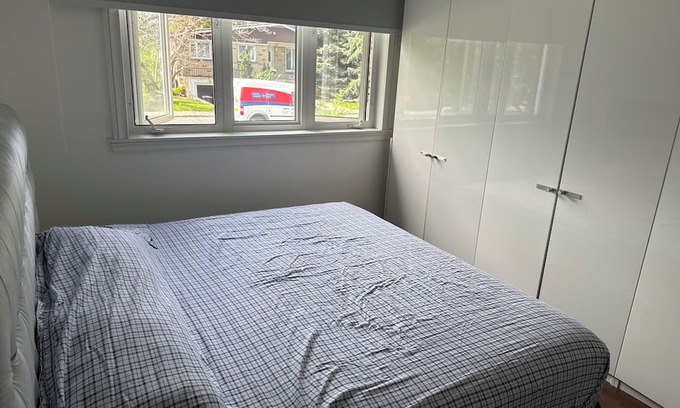 Longueuil House | Residential tranquil house all needs