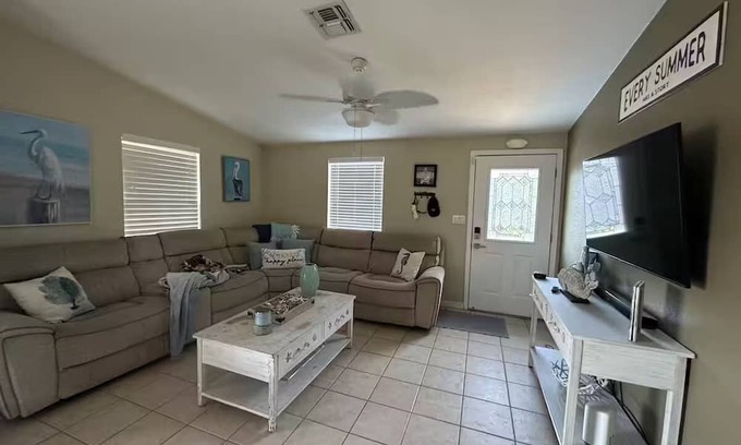 Cutthroat Harbor Estates House | 3/2 waterfront home w/54ft dock near Key West