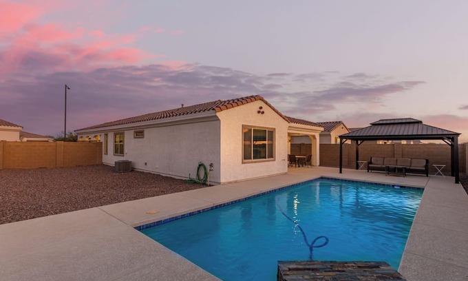 Buckeye House | This house is a 3 bedroom(s), 2 bathrooms, located in Buckeye, AZ.