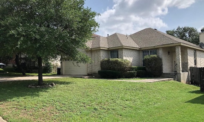 Far North Central House | Charming single-story 3-bedroom home nestled in the desirable Stone Oak area