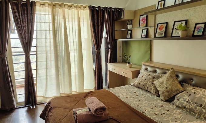 Indore Apartment | Marvelous 3-bedroom apartment with AC in Indore