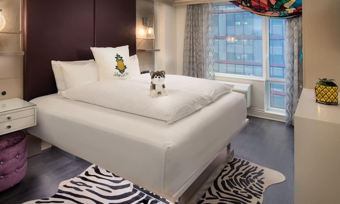 Garment District House | Stunning Room: Comfy King Bed, Unique Decor - NYC Hub