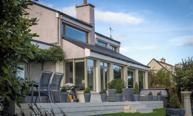 Killotteran House | Spacious 6-bedroom house with Hot Tub - Sleep 14