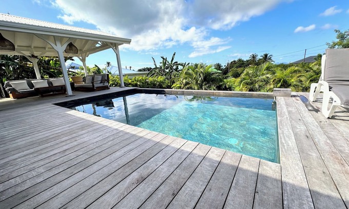 Grand-Bourg Villa | Grey houses villa a beautiful property with a pool and spacious areas