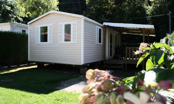 Oust House | MOBIL-HOME USTOU: 1 shower room with covered terrace sleeps 4