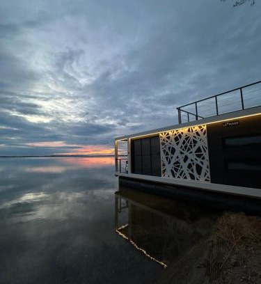 Nowe Guty Boat Rental | Houseboat Nowe Guty