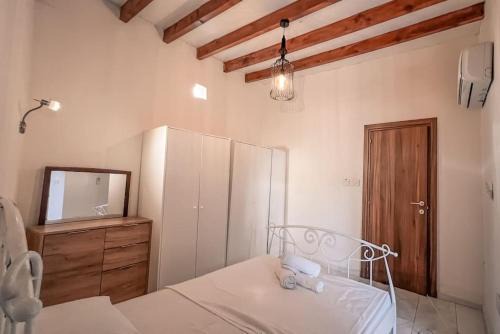Marathounta Apartment | Small village home in Marathounta
