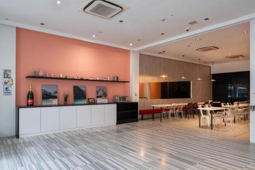 Rochor Hotel | Lion Peak Hotel Dickson