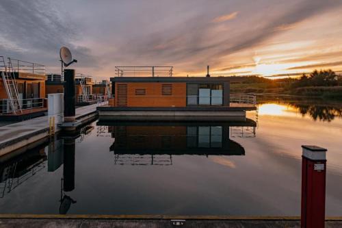 Klitten Boat Rental | Hausboot Bellini