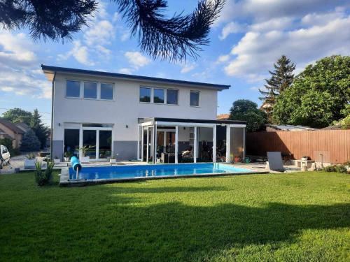 Debrecen Villa | Popeye House
