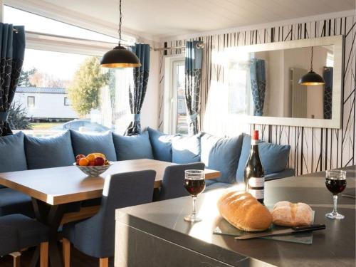 Wells-next-the-Sea Cabin | Pinewoods Saltmarsh Lodge no.1 sleeps 7 – no dogs