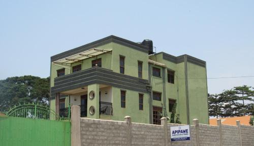 Entebbe Bed & Breakfast | Apipawe Guesthouse & Tours