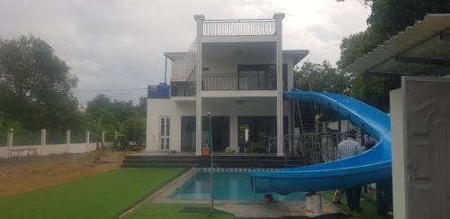 Mukh Kampul Bed & Breakfast | nicky homeland