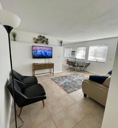 Sailboat Bend Apartment | Updated Downtown apartments