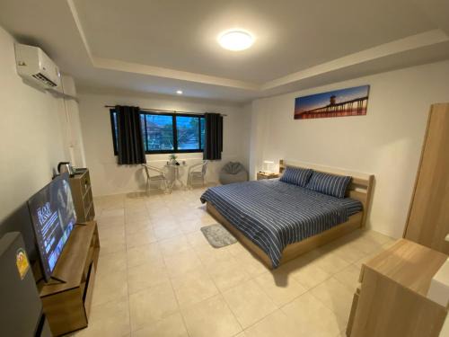 Kathu Apartment | 84 Bar & Guest House Room 1