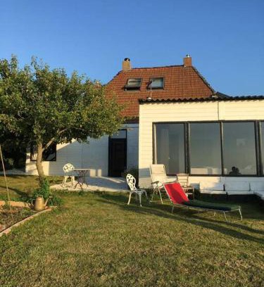 Sint Jacobiparochie Villa | Uniek dijkhuis + luxe interieur
