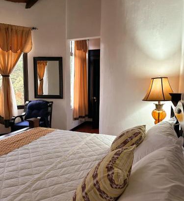 San Juan La Laguna Hotel | Casa Tzikaab'