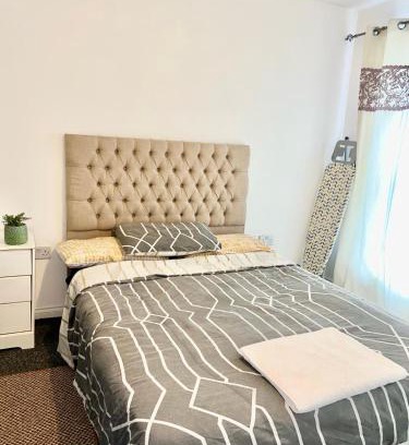 Waltham Abbey House | Homestay