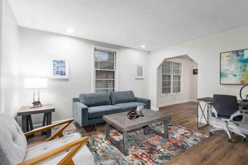 Rosedale House | Spacious 4BR - Close to KU, Westport, Plaza